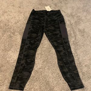 NWT FABLETIC LEGGINGS L